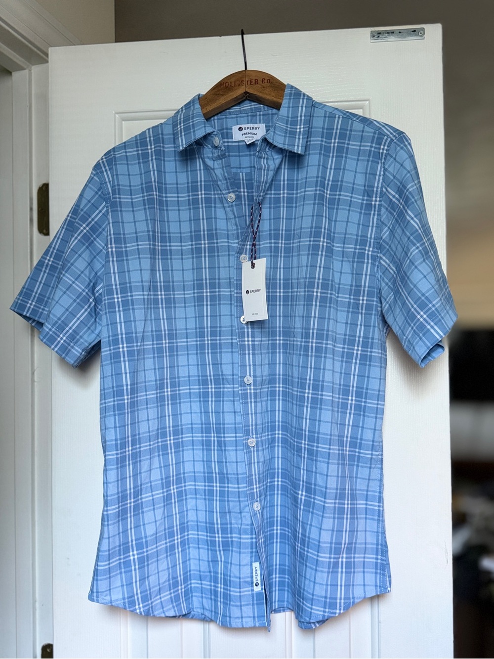 Sperry Men’s Blue Plaid Short-Sleeve Shirt. Sz L